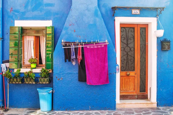 30.04.2017 - generieke architectuur op het kleurrijke eiland Burano, Veneto, Italië — Stockfoto