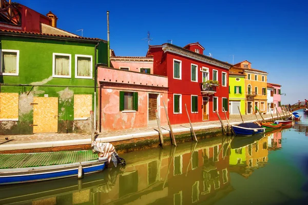 30.04.2017 - Arquitectura genérica en la colorida isla de Burano, Véneto, Italia —  Fotos de Stock