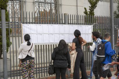 Öğrenciler hangi odada düşman sınav alacak kontrol.