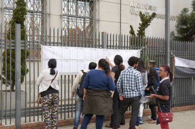 Öğrenciler hangi odada düşman sınav alacak kontrol.