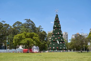  Sao Paulo şehrinde Ibirapuera adlı Noel ağacı.