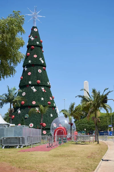 サンパウロ市イビラプエラのクリスマス ツリー. — ストック写真
