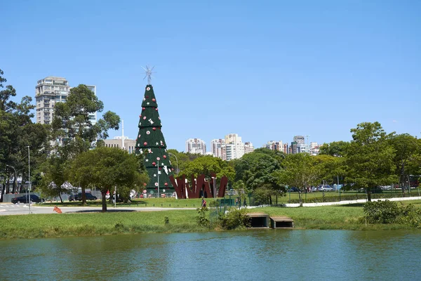 Vánoční strom v městě Sao Paulo Ibirapuera. — Stock fotografie