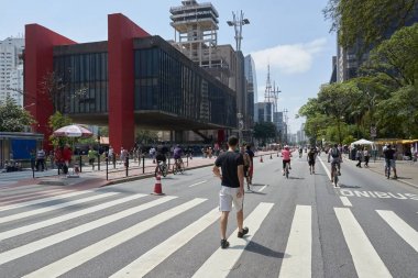 Paulista Avenue, Sao Paulo, eğlenmek için halka açık.