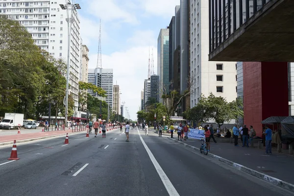 Paulista Avenue in Sao Paulo, open for the public for fun. — Stock Photo, Image