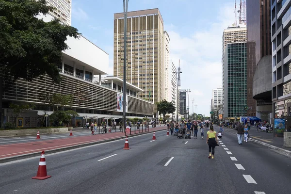 Paulista Avenue in Sao Paulo, open for the public for fun. — Stock Photo, Image