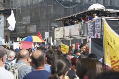 Öğretmenlerin sosyal güvenlik reformuna karşı protesto.