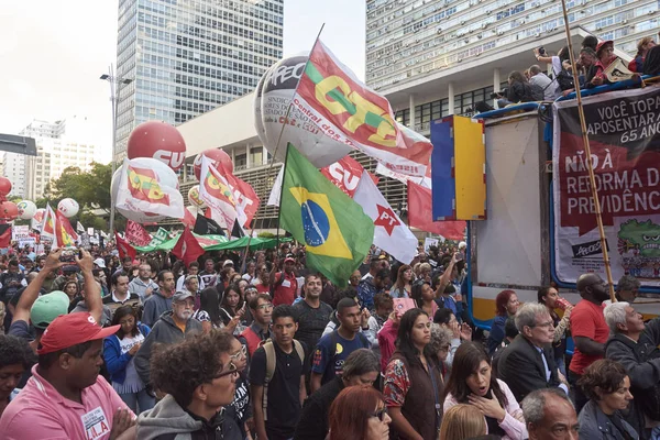 Protest mot arbetstagare i Sao Paulo. — Stockfoto