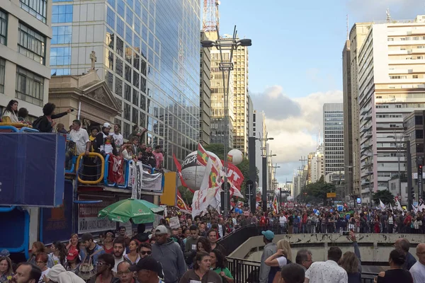 Sao Paulo işçilerin protesto.