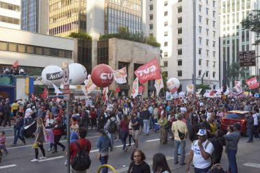 Sao Paulo işçilerin protesto.
