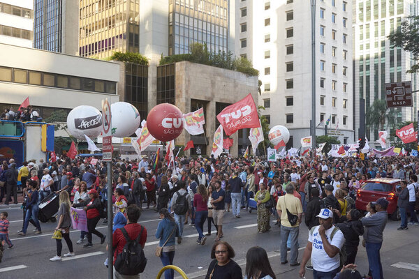 Протест рабочих в Сан-Паулу
.