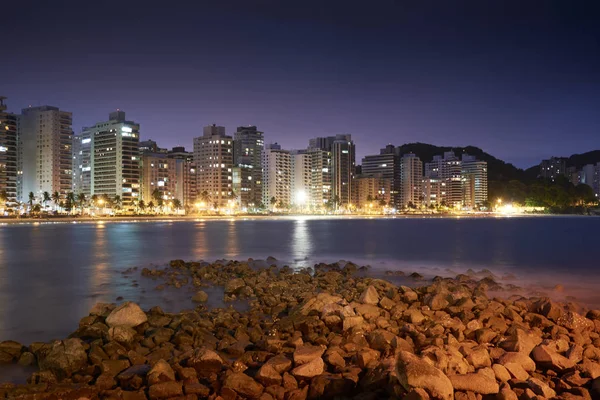 Guaruja, spiaggia delle Asturie di notte . — Foto Stock