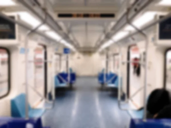 Chariot vide à la station de métro . — Photo