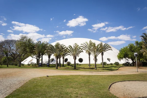 Edifício Oca, espaço de exposição no Parque Ibirapuera . — Fotografia de Stock