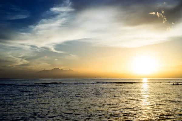 Piękny zachód słońca nad oceanem, Bali — Zdjęcie stockowe