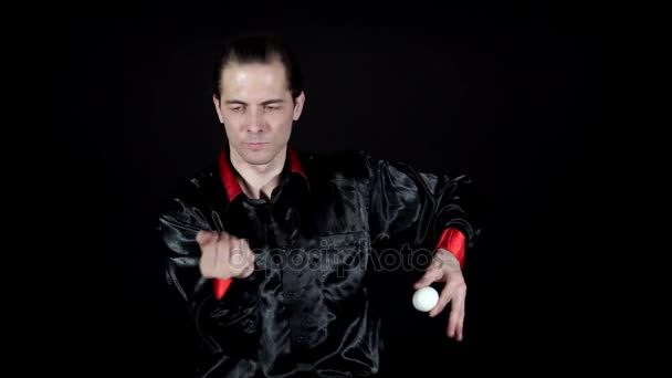 The appearance and disappearance of white beads in their hands magician — Stock Video