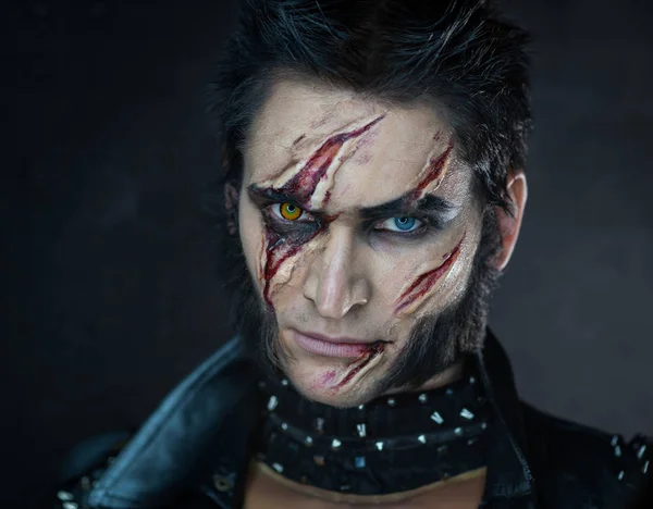 Profesionální make-up vlkodlak Wolverine — Stock fotografie