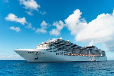 Cruise gemi kristal mavi su