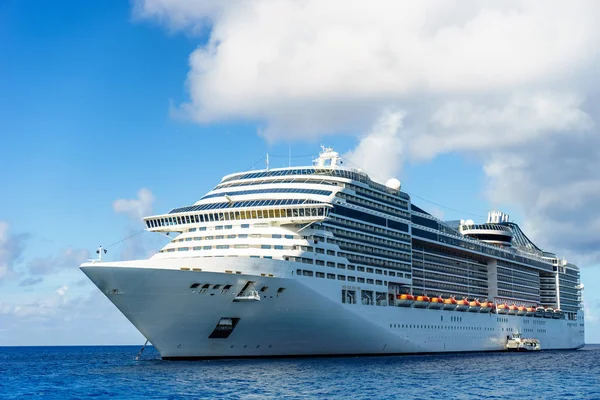 Cruise gemi kristal mavi su