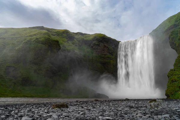Skogafoss Wasserfall, der größte Wasserfall in skogar. Island — Stockfoto