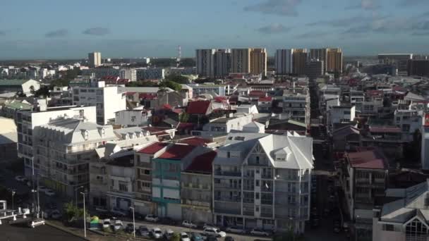 Pointe A Pitre, Guadeloupe - 19 september 2018: Uitzicht vanuit de lucht op de cruisehaven van Pointe a pitre — Stockvideo