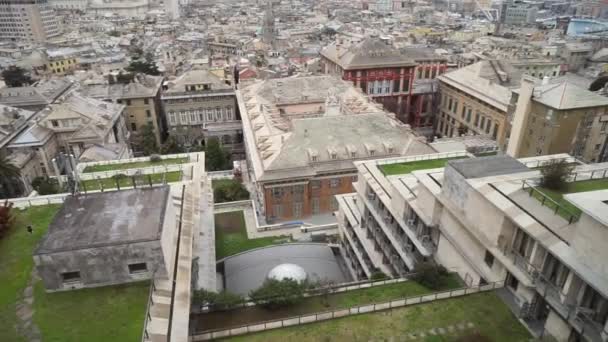 Flygfoto över Genua stad och Cruise Port från toppen synvinkel — Stockvideo