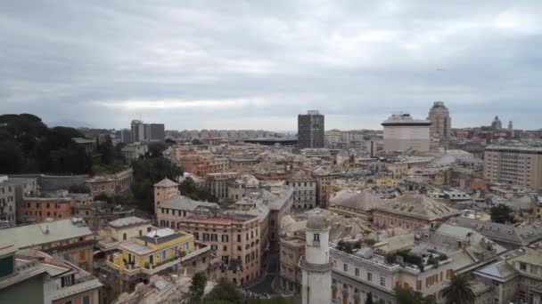 Luchtfoto van de stad Genua vanuit het hoogste standpunt — Stockvideo