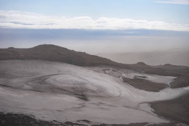 Buzullu güzel manzara Fimmvorduhals yolu yaz güneşli günü, İzlanda