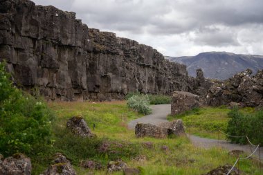 Thingvellir Ulusal Parkı 'ndaki kırık uçurumlar
