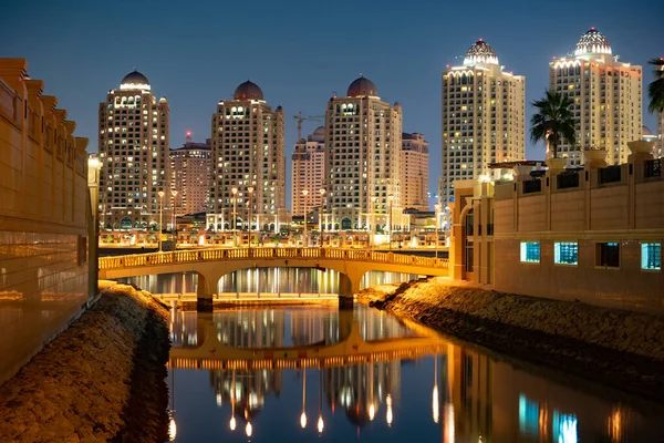 卡塔尔多哈有桥梁和水的珍珠-卡塔尔地区建筑 — 图库照片