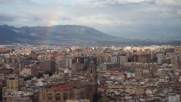 Malaga krajobraz miasta z tęczą. Widok na krajobraz Malagi. Hiszpania — Wideo stockowe