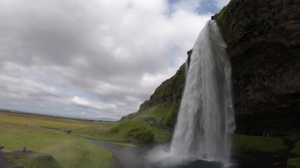Krásný vodopád Seljalandsfoss ve zpomaleném filmu během léta. Island — Stock video