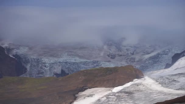 アイスランドの日没時にフィンモルデュアルトレイルの氷河と美しい風景 — ストック動画