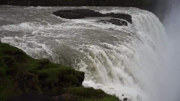 Wodospad Gullfoss w Dzień Chmury. Islandia. Zwolniony ruch — Wideo stockowe