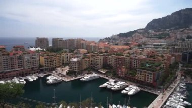 Monte Carlo Gemi Limanı, Temmuz 2019. Monte Carlo 'da bir yaz günü panoramik gezi manzarası, Monako