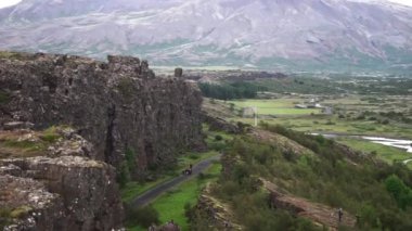 Thingvellir Ulusal Parkı 'ndaki kırık uçurumlar