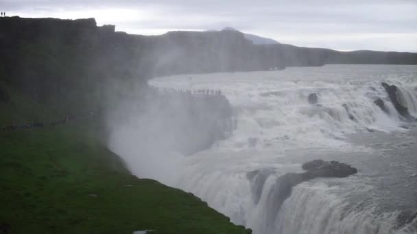 Cachoeira Gullfoss no Dia Nublado. Islândia. Movimento lento — Vídeo de Stock