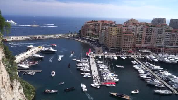 Preciosos apartamentos y puerto con yates de lujo en la bahía, Monte Carlo, Mónaco, Europa — Vídeos de Stock