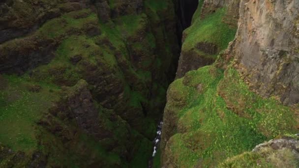 Glymur, la deuxième plus haute chute d'eau d'Islande 