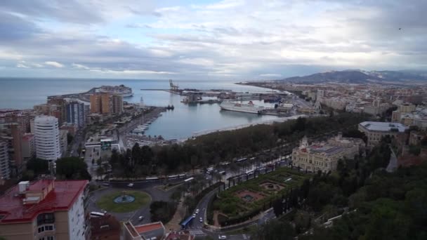 Panorámás kilátás Malaga városképre és kikötőre felülről — Stock videók