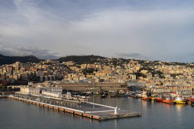 Panoramik liman, Cenova bir yaz günü, İtalya