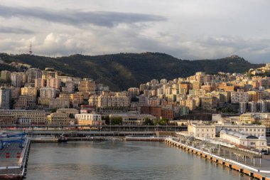 Panoramik liman, Cenova bir yaz günü, İtalya