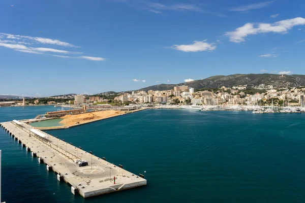 Puerto de cruceros en la bahía de Palma de Mallorca — Foto de Stock