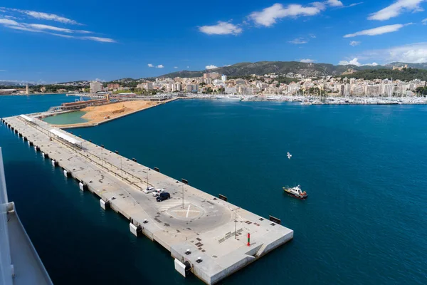 Puerto de cruceros en la bahía de Palma de Mallorca — Foto de Stock