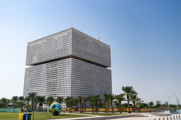 Doha, Katar, Ocak 03 2020 - Doha Katar 'daki Katar vakıf camiinin manzarası