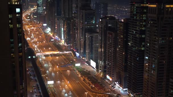 Dubai skyline en la noche, Emiratos Árabes Unidos — Vídeo de stock