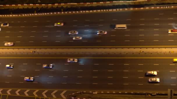Vista aerea dall'alto della strada a Dubai durante la notte, Dubai . — Video Stock