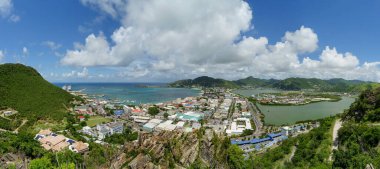 Phillipsburg Sint Maarten limanının panoramik görüntüsü