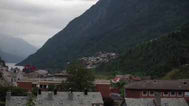 Odda şehrinde fiyortlu güzel Norveç manzarası