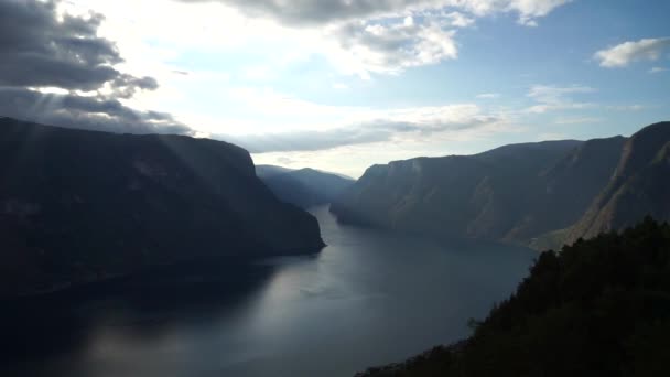 Krásný fjordu v Norsku. Pohled z vrcholu — Stock video